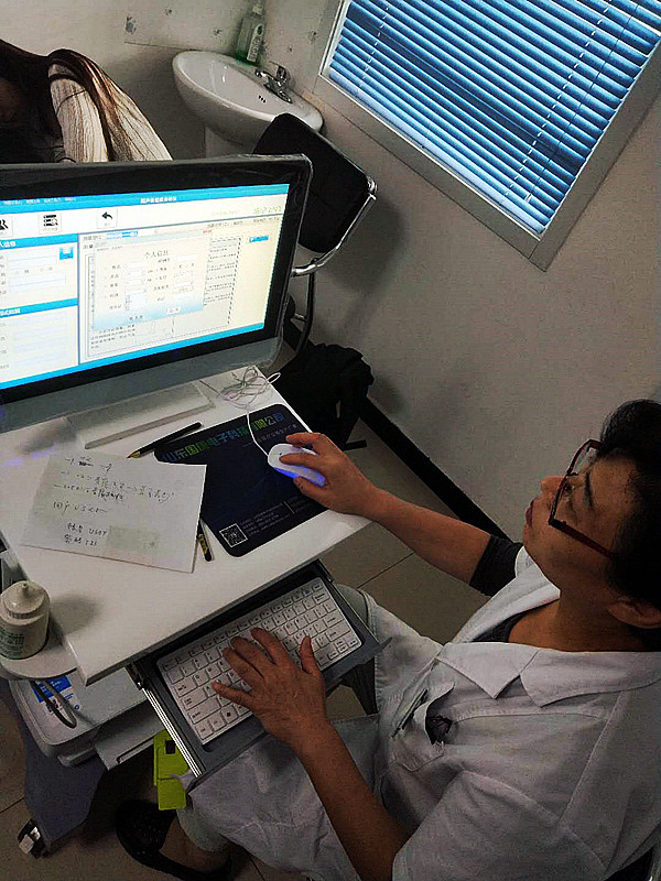 超声骨密度仪器走进北京万东社区卫生服务站 购买的是推车式骨密度